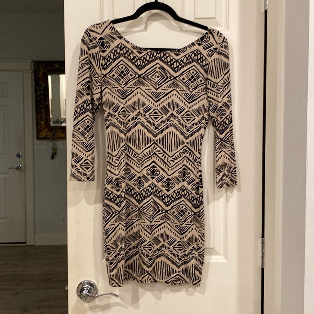 Forever 21, Tribal Print T-Shirt dress black/tan, Size Medium